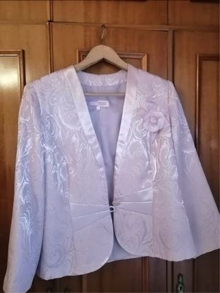 Traje de fiesta rosa maquillaje con top y chaqueta