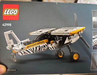 LEGO Avión 42198 Wildlife Service