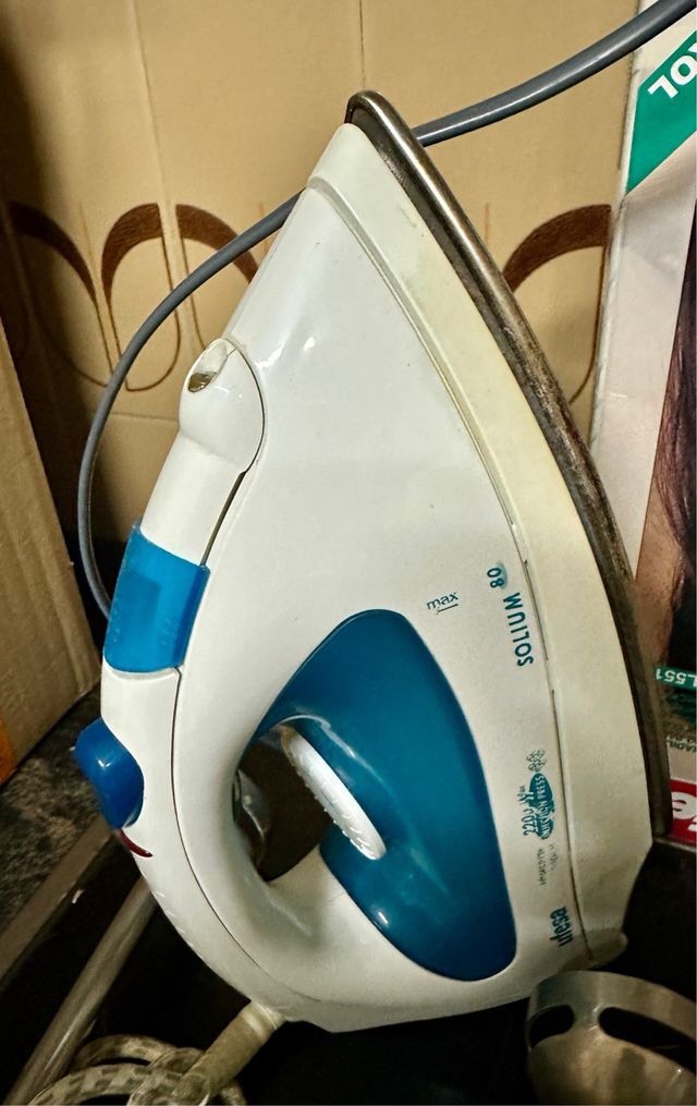 Lote de Plancha y tabla de planchar