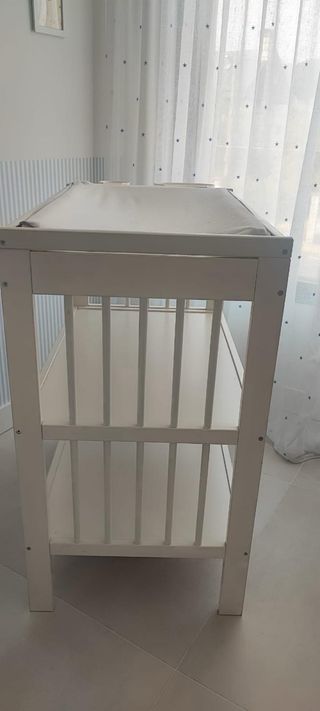 Cambiador de bebé blanco