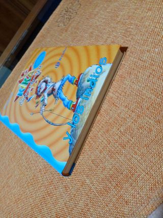 Kika Superbruja y los indios (Spanish Edition)