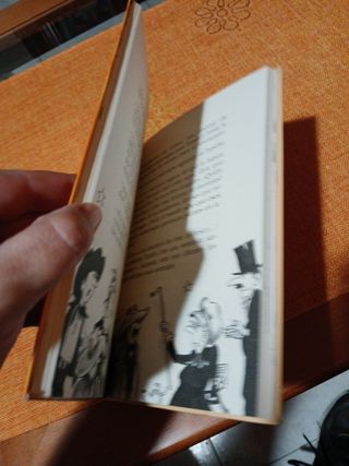 Kika Superbruja y los indios (Spanish Edition)
