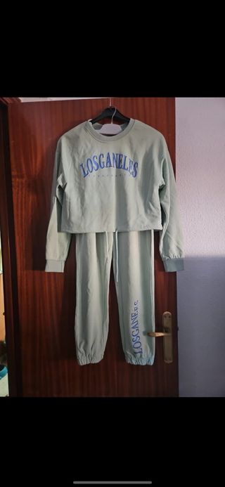 Conjunto chándal crop top y pantalón