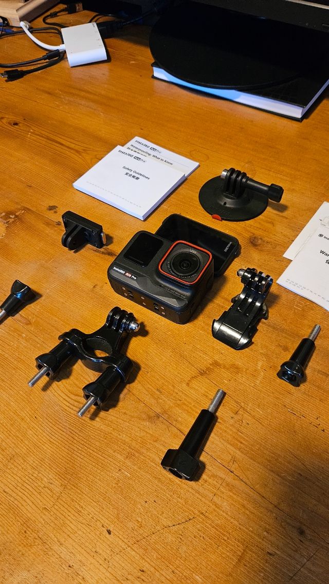 Insta360 Ace Pro + accessori