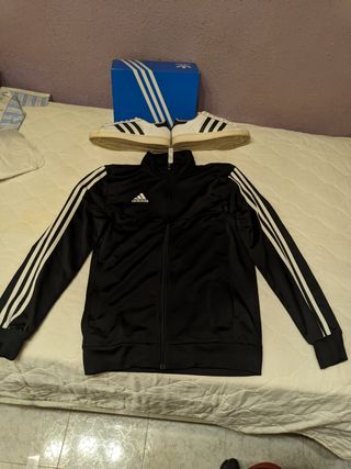 Chaqueta Chandal Adidas Negra + Regalo Superstar 