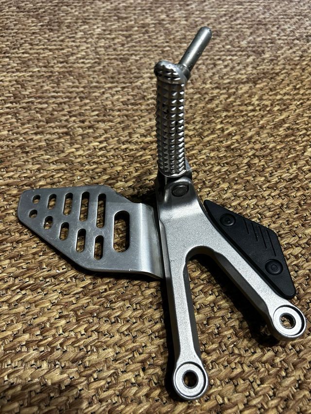 Estribera Izquierda R6