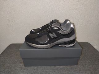 New Balance 2002R Negro Gris