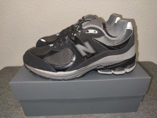New Balance 2002R Negro Gris