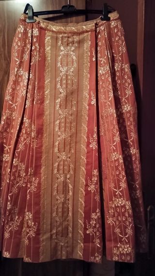 Traje Baturra Rojo y Dorado