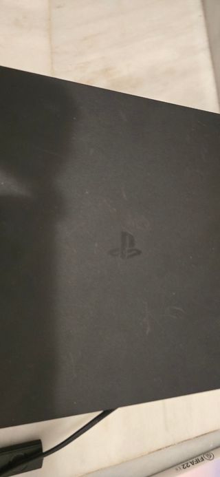 PS4 (PlayStation 4) Negro + 5 Juegos