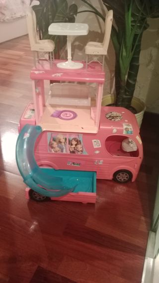 Casa rodante Barbie con accesorios