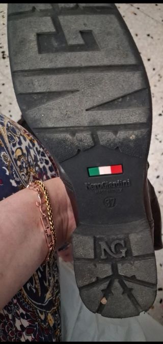 Botas altas de cuero marrones en buen estado