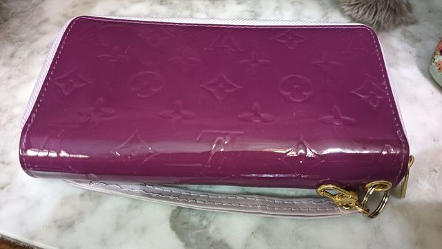 Cartera tipo Louis Vuitton Morada Charol
