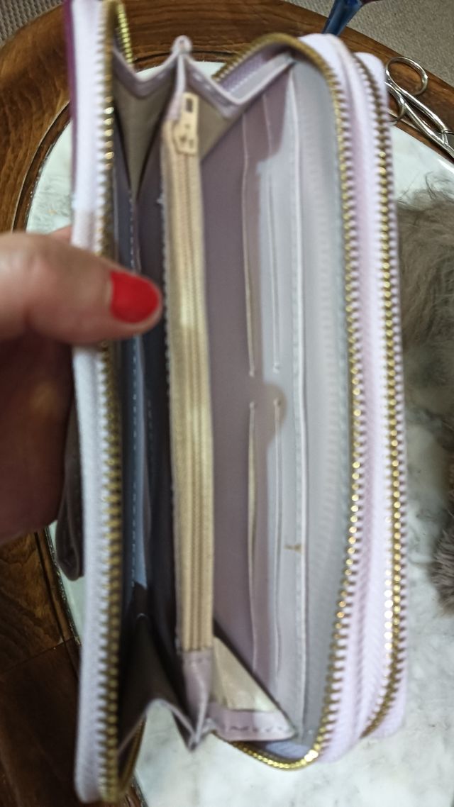 Cartera tipo Louis Vuitton Morada Charol