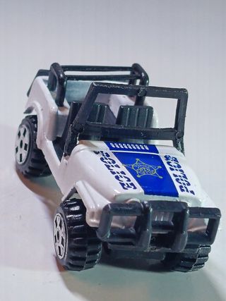 COCHE JEEP CJ-7 POLICÍA 1/64