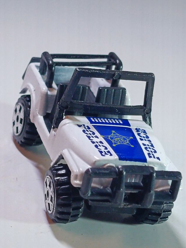 COCHE JEEP CJ-7 POLICÍA 1/64