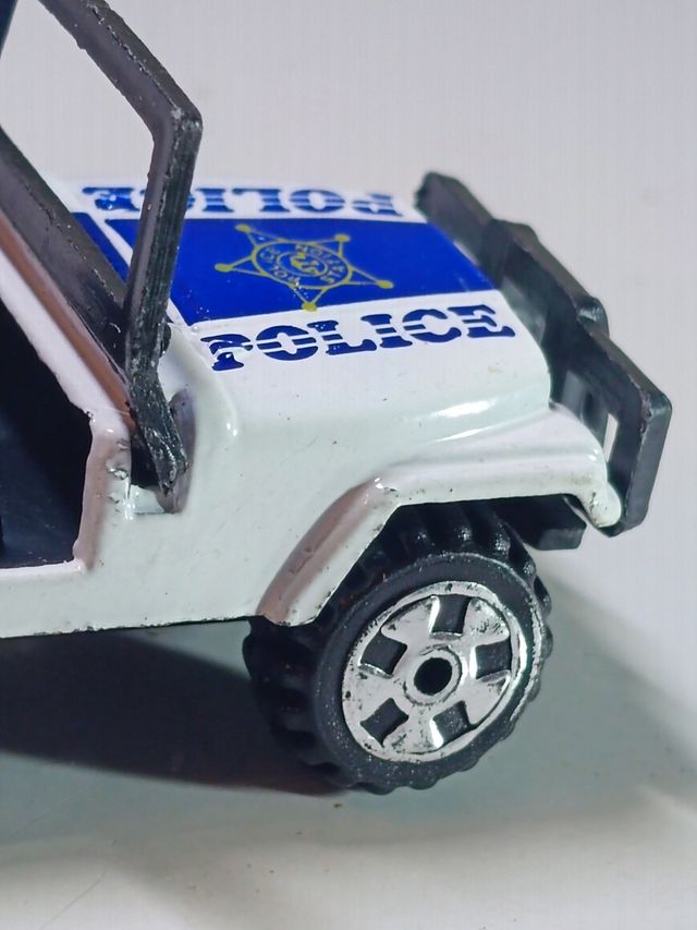 COCHE JEEP CJ-7 POLICÍA 1/64