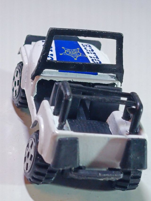 COCHE JEEP CJ-7 POLICÍA 1/64