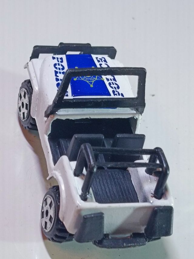 COCHE JEEP CJ-7 POLICÍA 1/64