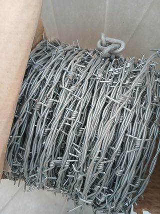 Rollo de alambre de espino