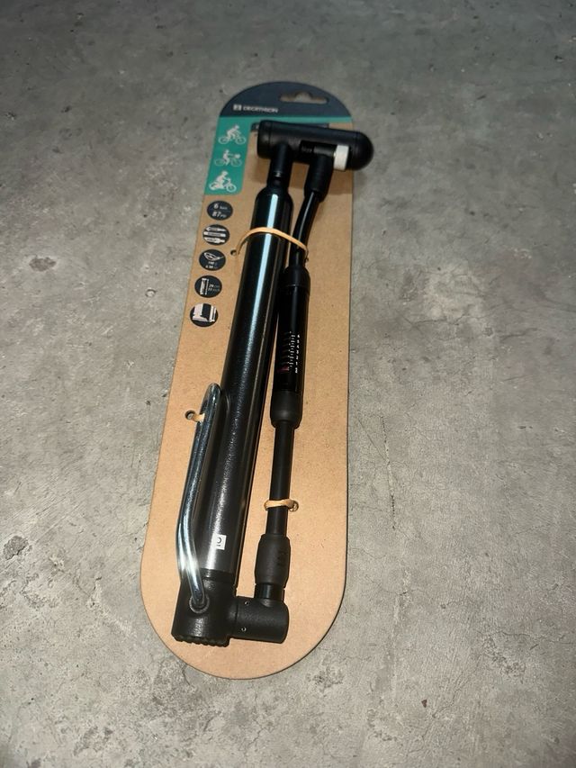 Bomba de pie compacta Decathlon