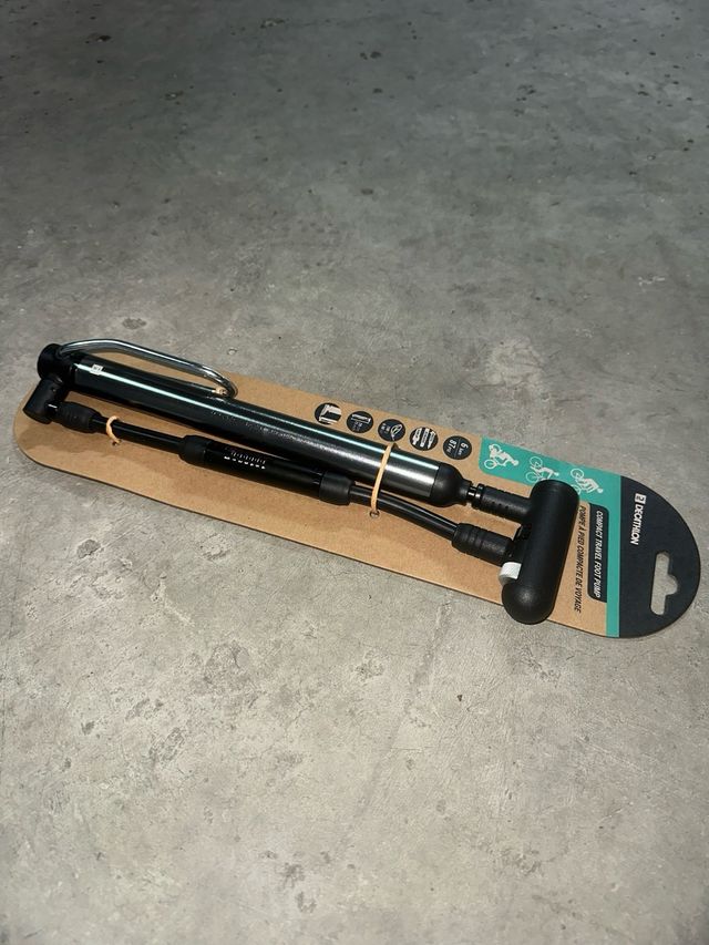 Bomba de pie compacta Decathlon