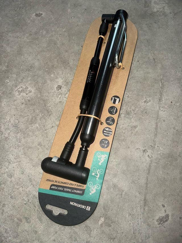 Bomba de pie compacta Decathlon