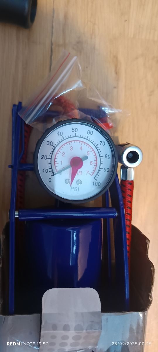 Inflador de pie Bottari con manómetro