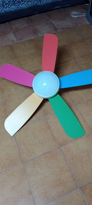 Ventilador de techo multicolor