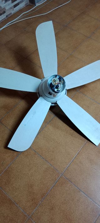 Ventilador de techo multicolor