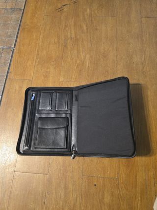 Portadocumentos negro con cremallera