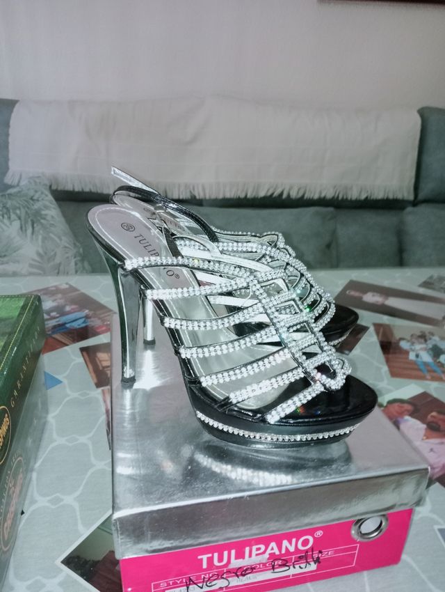 Sandalias de tacón Tulipano con pedrería