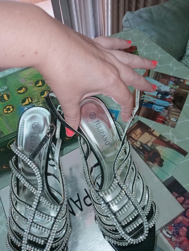 Sandalias de tacón Tulipano con pedrería