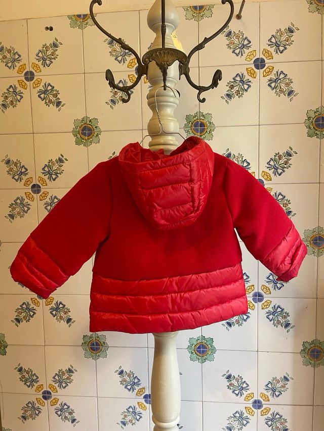 Cappotto rosso imbottito per bambina