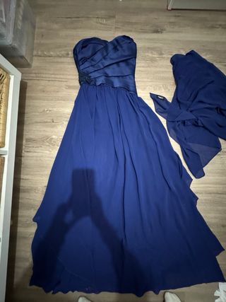 Vestido fiesta Pronovias gasa azul con chal