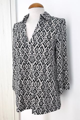 Blusa Elástica Blanca Motivos Negros | S-M-L