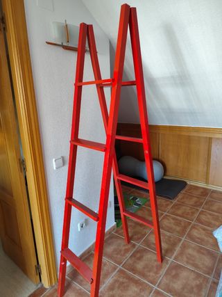 Escalera Tijera Madera Roja Vintage