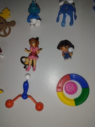 Lote figuras huevos sorpresa