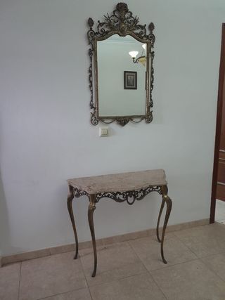 Mesa consola mármol y metal dorado