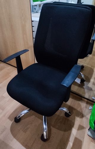 Silla de oficina negra. Impecable