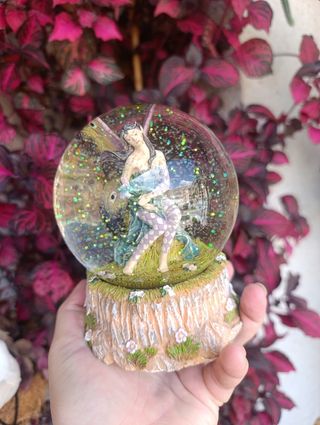 Bola de cristal con hada y purpurina