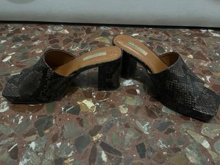 Sandalias tacón Primark estampado serpiente