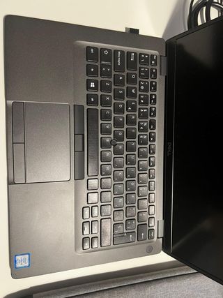 Portátil Dell Negro + Ratón ergonómico