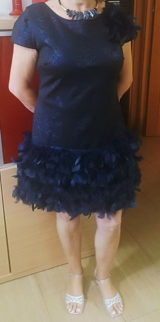 Vestido de fiesta con plumas
