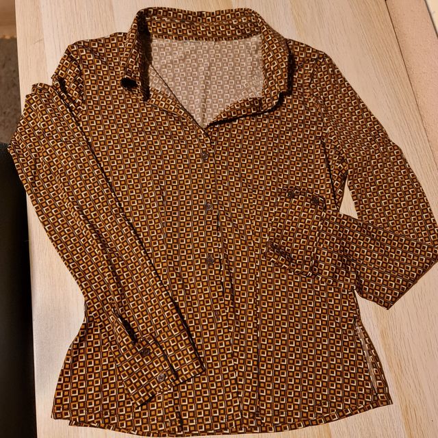 Camisa estampada marrón talla S
