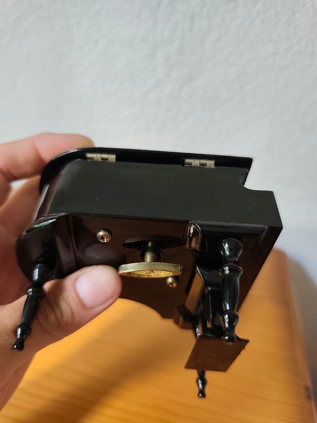 Piano de cola miniatura negro