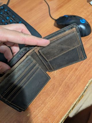 Cartera de piel marrón