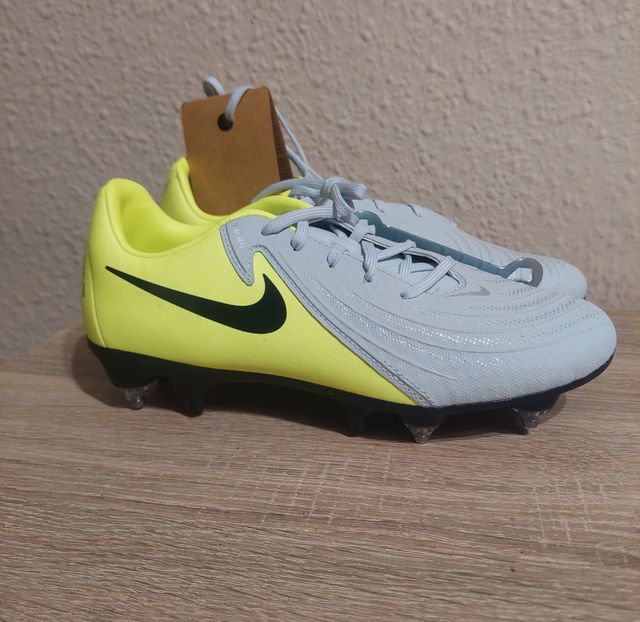 Botas de futebol Nike Phantom tamanho 37,5