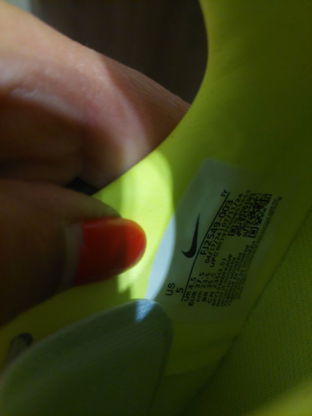 Botas de futebol Nike Phantom tamanho 37,5