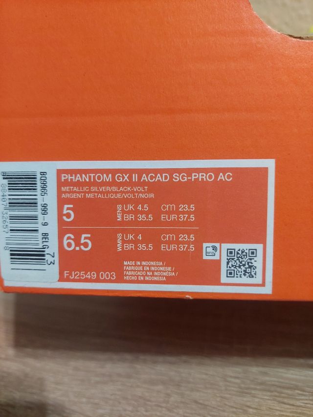 Botas de futebol Nike Phantom tamanho 37,5